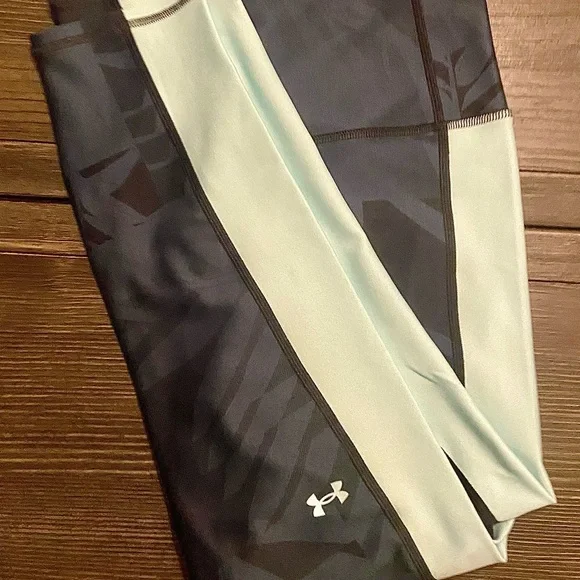 Under Armour Crop Patterned Leggings - Picture 5 of 9